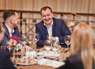 Конференц-залы для Бизнес-Мероприятий в Новосибирске: Обзор, Критерии Выбора и Тенденции Рынка