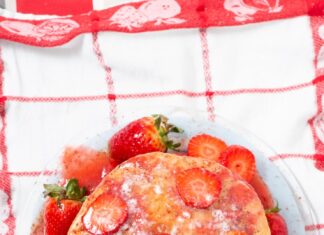 Клубничный пирог в духовке