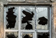 Сонник: Дом с разбитыми окнами