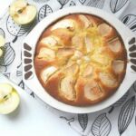 Шарлотка на молоке с яблоками: простой рецепт