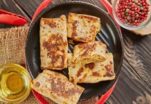 Катлама с луком на сковороде