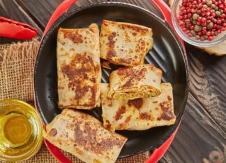 Катлама с луком на сковороде