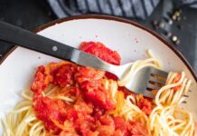 Паста болоньезе с томатной пастой