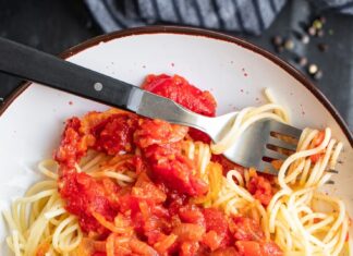 Паста болоньезе с томатной пастой