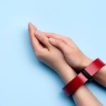 Красная нить на запястье: древнее заклинание