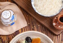 Куриная печень в сметане на сковороде