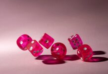 8 Пентаклей и 3 Кубка: Глубина Символики