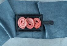 Домашняя колбаса в кишке: пошаговый рецепт