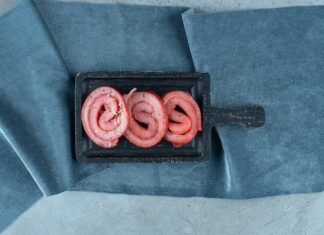 Домашняя колбаса в кишке: пошаговый рецепт