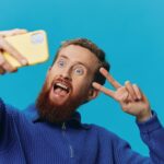 Веселые смс для парня: поднимаем настроение