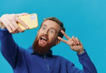 Веселые смс для парня: поднимаем настроение