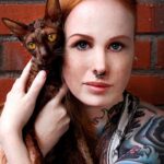 Татуировка кошки у девушки: значение и символ