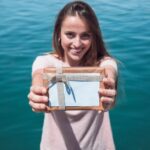 Вести себя с девушкой-рыбой