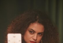 Королева Жезлов: Понимание чувств в Таро