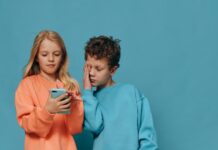 Как записать парня сестры в телефон