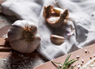 Соленая еда во сне: толкование