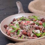 Салат с полукопченой колбасой и фасолью