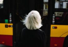 Толкование сна: ждать автобус на остановке