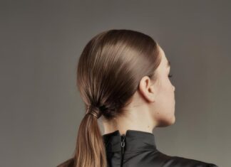 Стильный хвост на средние волосы