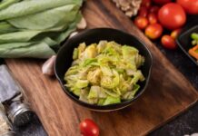 Салат из курицы и пекинской капусты