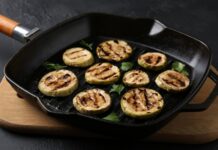 Жареные кабачки с фаршем на сковороде