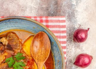 Суп на свиной косточке: рецепт