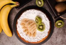 Торт с бананом и сметанным кремом