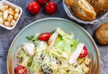 Салат с копченой курицей