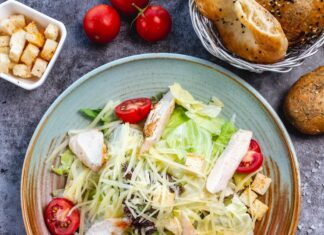 Салат с копченой курицей