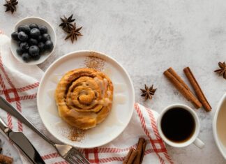 Добавление корицы в булочки