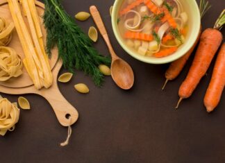 Ингредиенты для куриного супа с лапшой