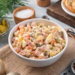 Классический салат с крабовыми палочками