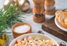 Классический салат с крабовыми палочками