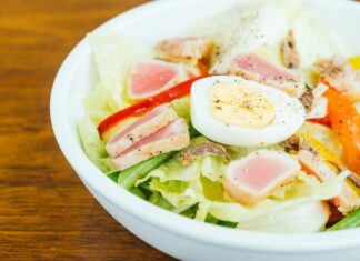 Салат с Кириешками и Ветчиной