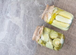 Маринованные огурцы с сухой горчицей