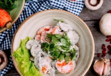 Диетический салат с кальмарами: рецепт