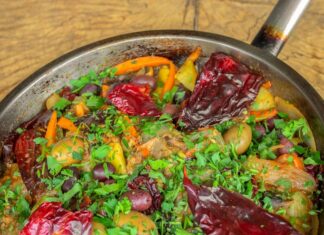 Тушеная капуста на сковороде