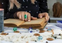 Гадание на рунах онлайн: найдите ответы на ситуацию