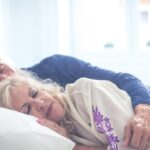 Видеть во сне старых знакомых: толкование и значение