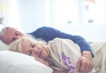 Видеть во сне старых знакомых: толкование и значение