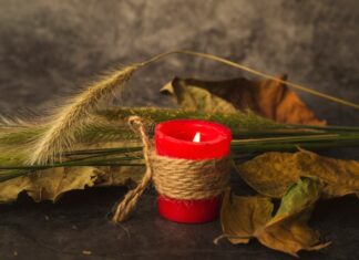 Приворот на две красные свечи