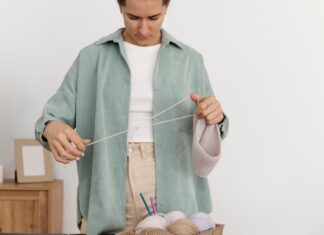 Вяжем манишку спицами: простое руководство для начинающих