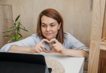 Онлайн гадание: хочет ли он меня?