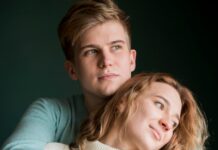 Перевернутая Четверка Пентаклей в Отношениях