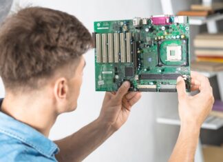 Ремонт монитора: почему он не включается