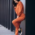 Оранжевые брюки: стильные сочетания