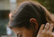 Слеза тату на лице: значение и символика