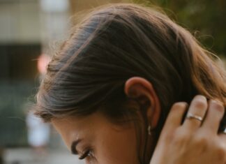 Слеза тату на лице: значение и символика