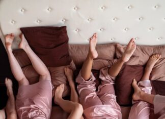 Приснилось много кроватей в одной комнате