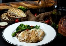 Грудка в сметане на сковороде